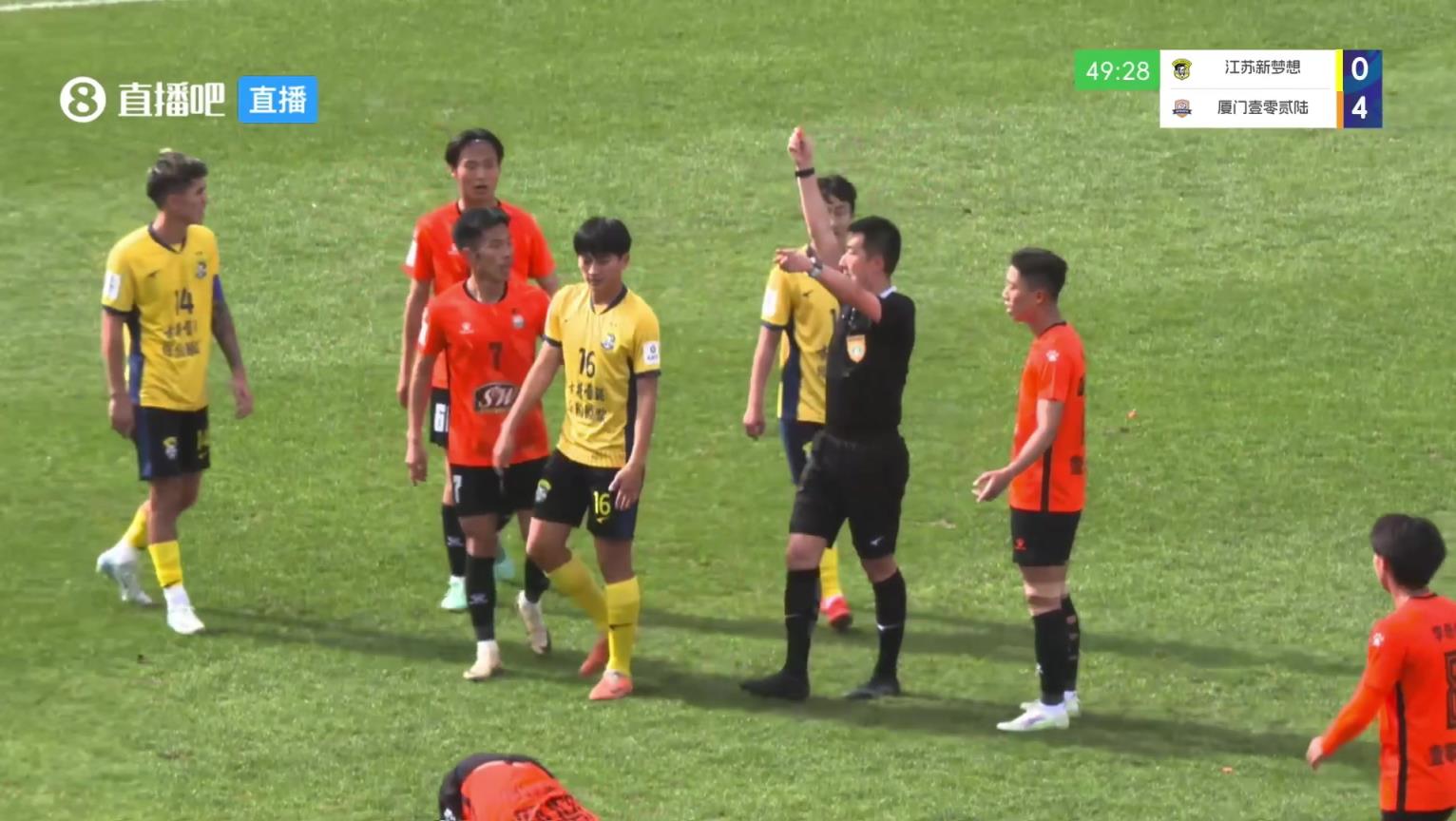 比姆巴佩抬的還高，中冠球員亮鞋釘兇狠蹬踏被裁判直紅驅(qū)逐