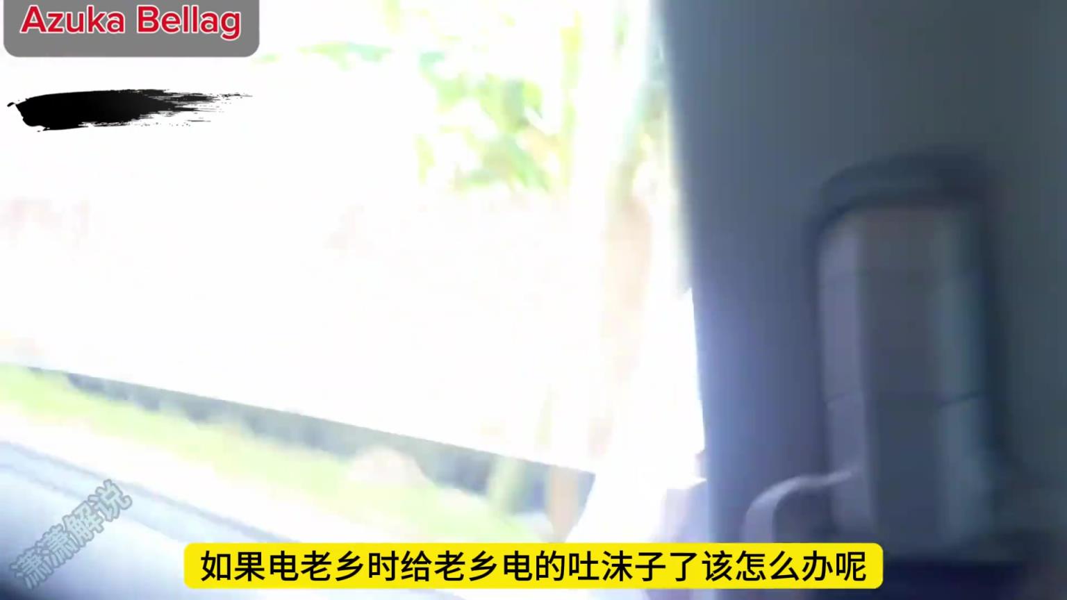 淳樸的阿森納老鄉(xiāng)盯著搶手機，沒料到被黑妹一個電擊棒